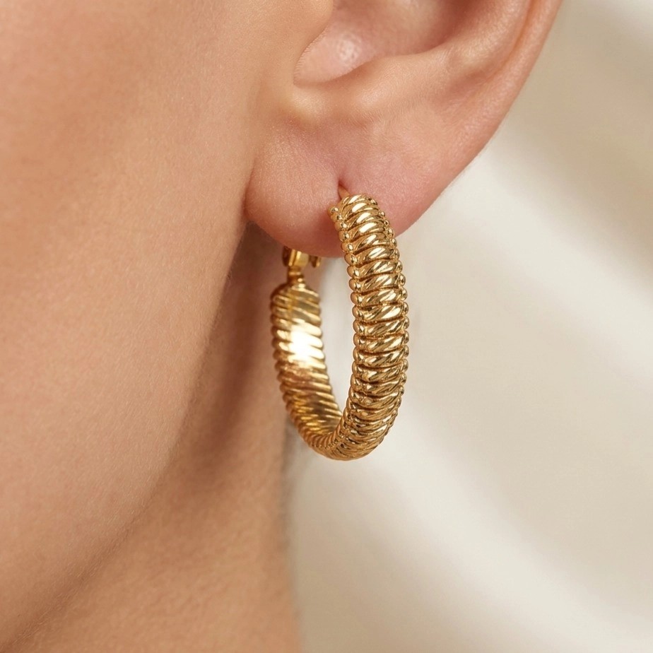 گوشواره زنانه حلقه ای مدل ریتم تراش دار ژوپینگ