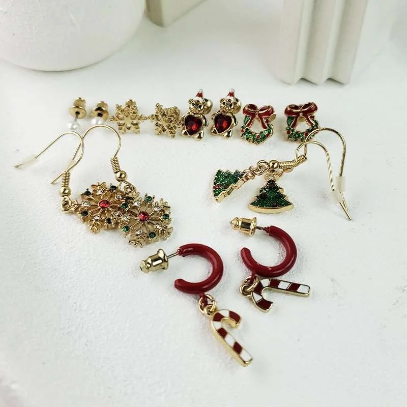 ست گوشواره فانتزی دخترانه مدل کریسمس طرح هدیه‌های کوچک زمستانی